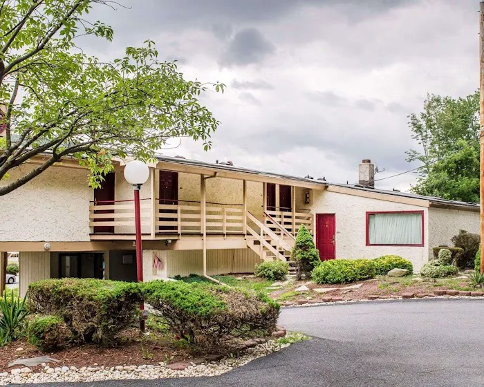 Econo Lodge 4