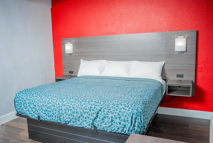Econo Lodge 4