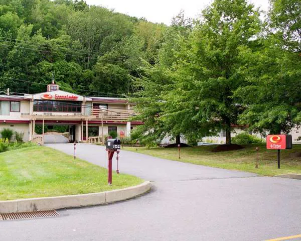 Econo Lodge 4