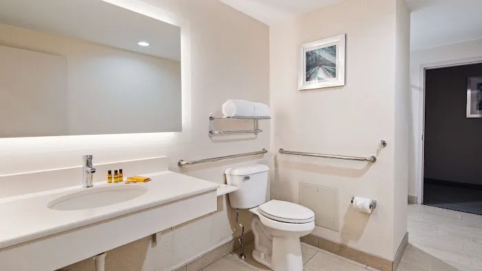 Best Western Plus Wilkes Barre-Scranton Airport Hotel 4