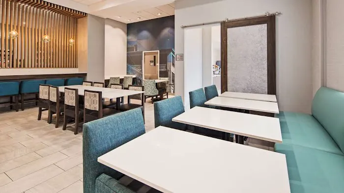 Best Western Plus Wilkes Barre-Scranton Airport Hotel 4