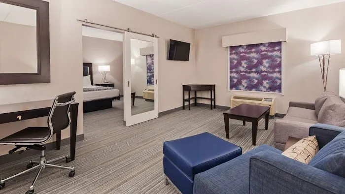 Best Western Plus Wilkes Barre-Scranton Airport Hotel 4