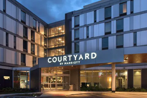 Courtyard Philadelphia South at The Navy Yard 5