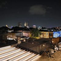 The Queen Hotel Queen Village, Sonder ico