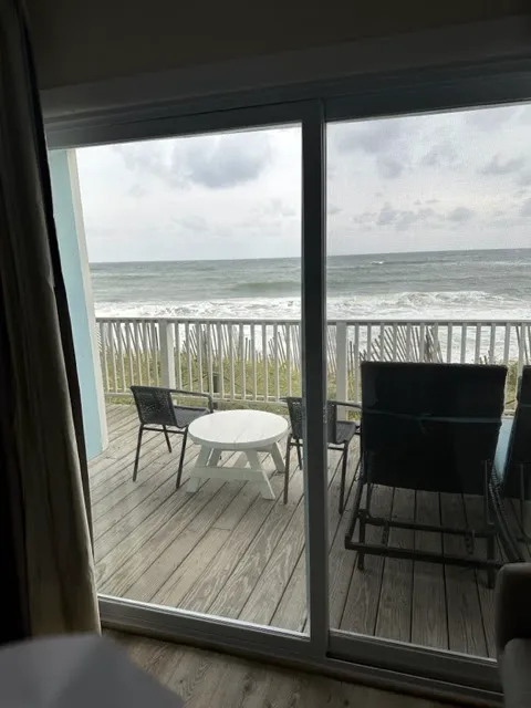 Ocean Surf Resort 4