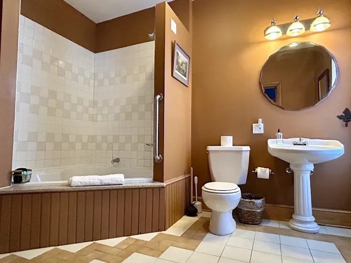 Amethyst Inn Bed & Breakfast 4