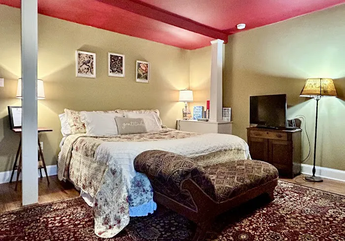 Amethyst Inn Bed & Breakfast 4
