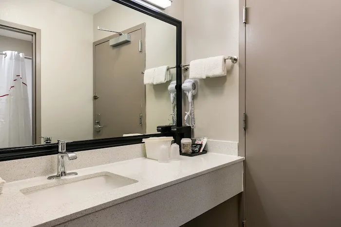 Red Roof Inn Denver 4