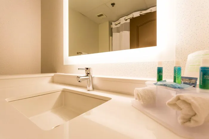 Holiday Inn Express & Suites Reading Airport by IHG 4