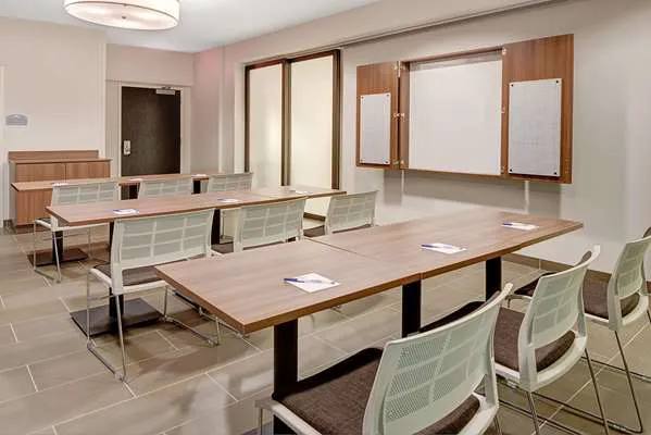 Microtel Inn & Suites by Wyndham Philadelphia Airport Ridley 4