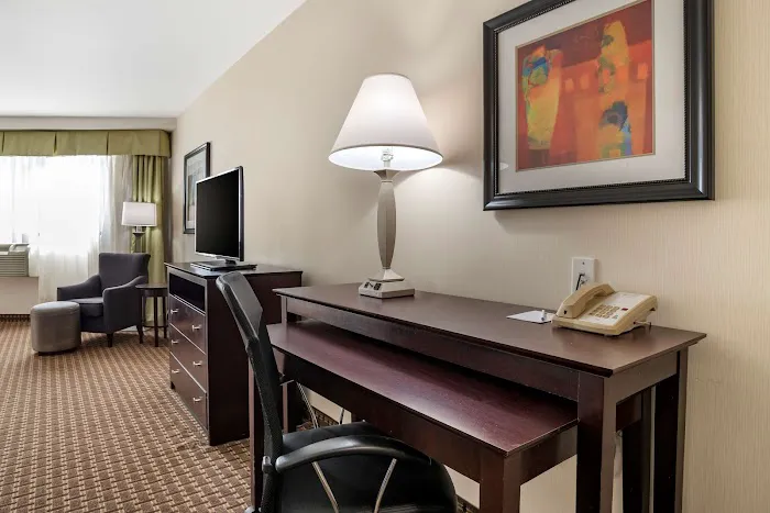 Best Western Plus Philadelphia Airport South at Widener University 4