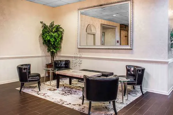 Clarion Hotel Philadelphia International Airport 4