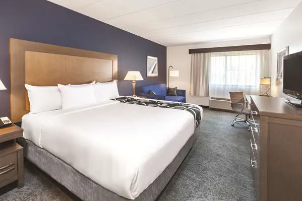 La Quinta Inn & Suites by Wyndham Philadelphia Airport 4