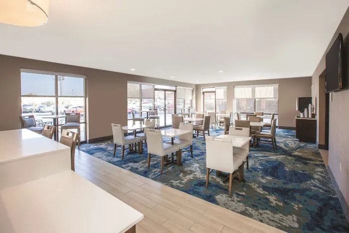 La Quinta Inn & Suites by Wyndham Philadelphia Airport 4