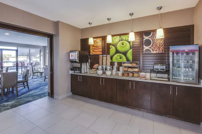 La Quinta Inn & Suites by Wyndham Philadelphia Airport 4