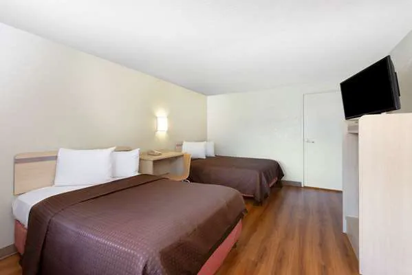 Travelodge by Wyndham Essington / Philadelphia Airport 4