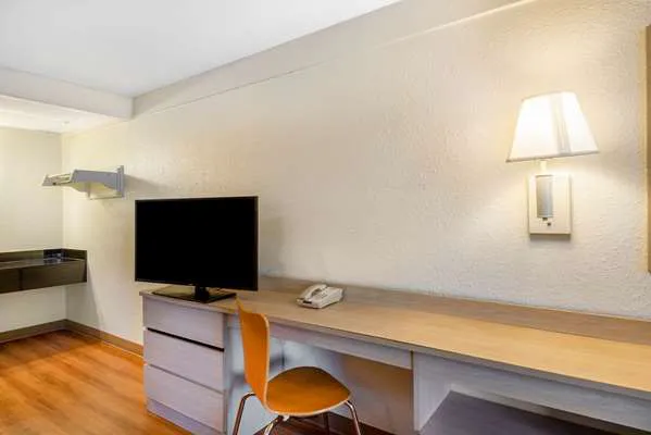 Travelodge by Wyndham Essington / Philadelphia Airport 4