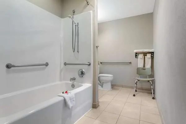 Microtel Inn & Suites by Wyndham Philadelphia Airport 5