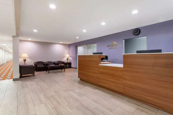 Microtel Inn & Suites by Wyndham Philadelphia Airport 5