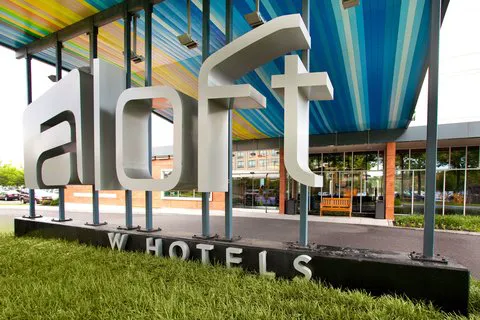 Aloft Philadelphia Airport 5