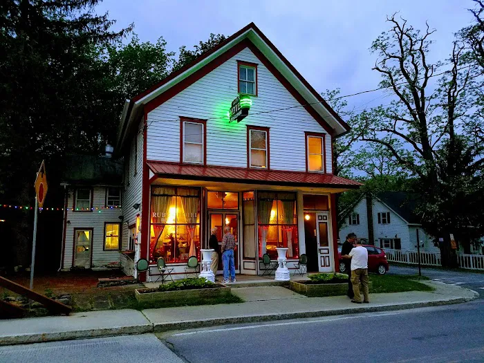 Ruby's Hotel 4