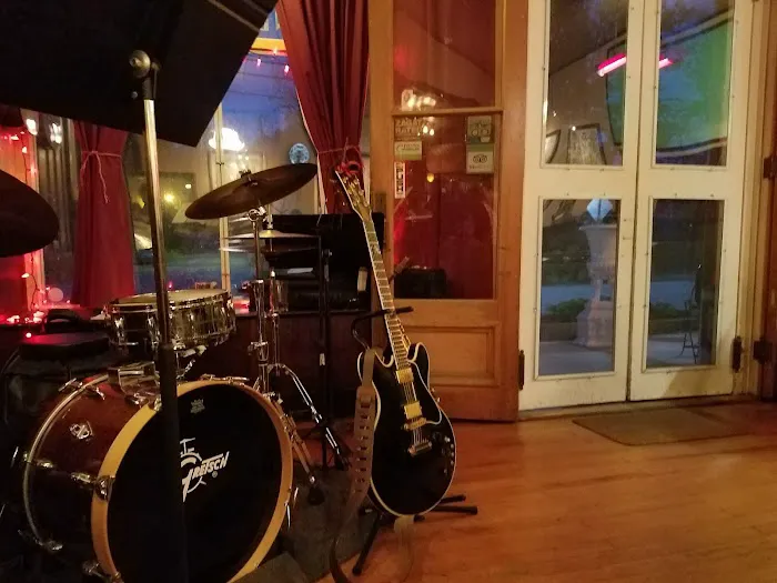 Ruby's Hotel 4