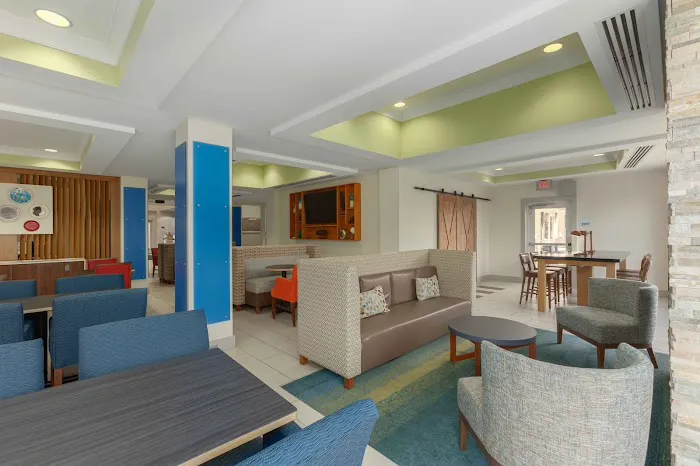 Holiday Inn Express & Suites Binghamton University-Vestal by IHG 4