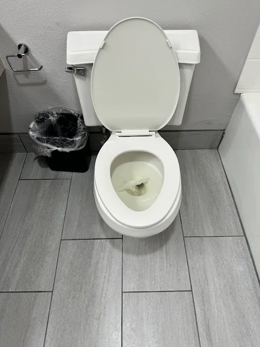 Comfort Inn & Suites 4