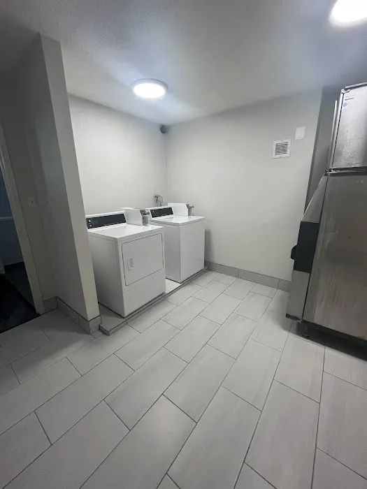 Comfort Inn & Suites 4