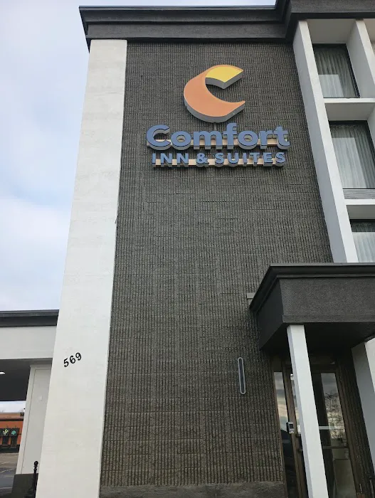 Comfort Inn & Suites 4
