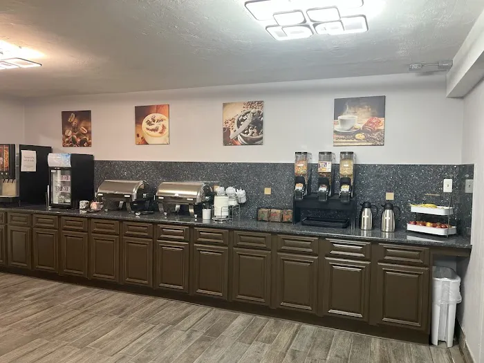 Comfort Inn & Suites 4