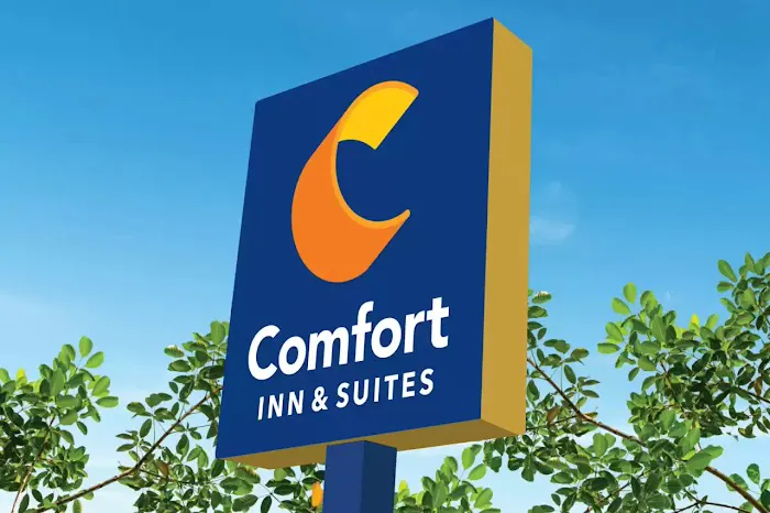 Comfort Inn & Suites 4