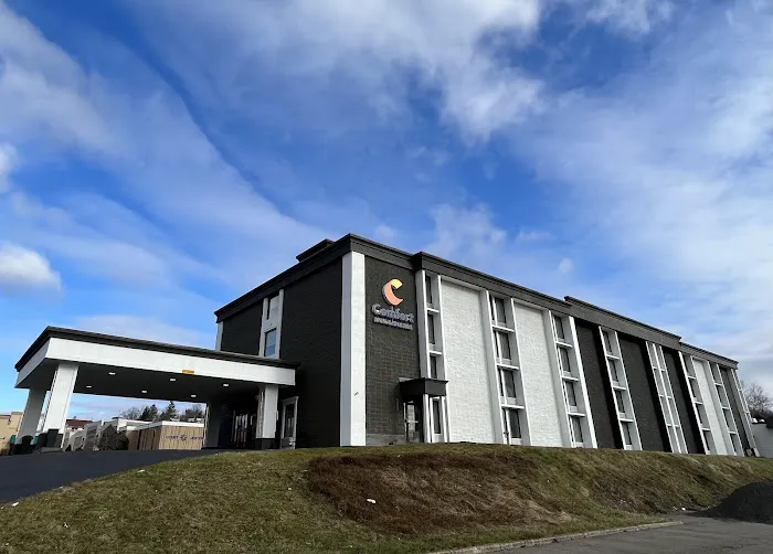 Comfort Inn & Suites 4