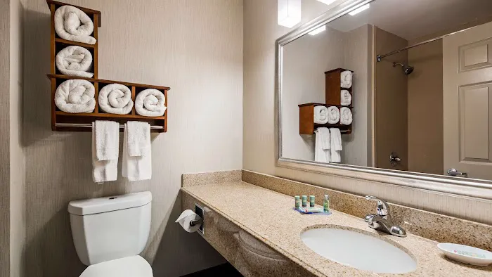 Best Western Cooperstown Inn & Suites 4