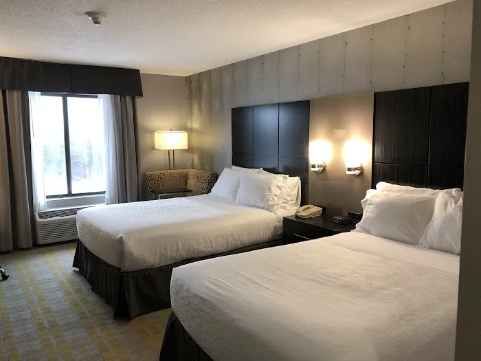 Holiday Inn Express & Suites Cooperstown 4