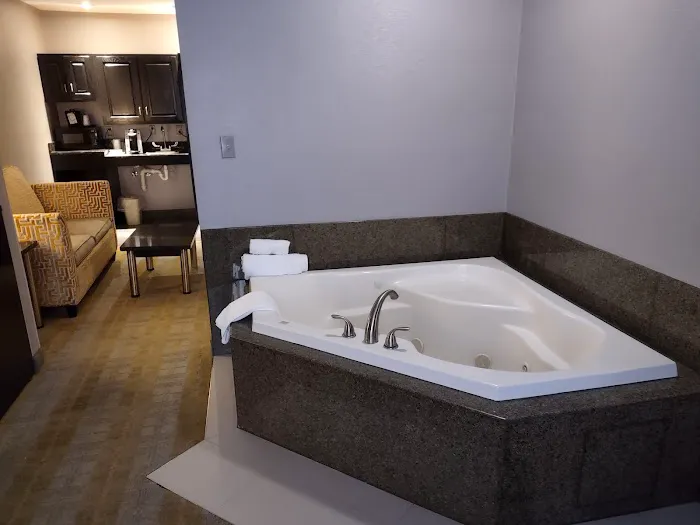Holiday Inn Express & Suites Cooperstown 4