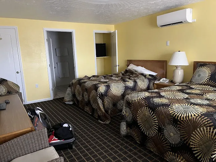 The Lake Front Hotel 4