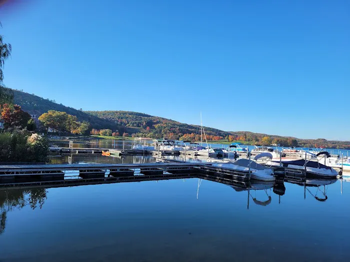 The Lake Front Hotel 4
