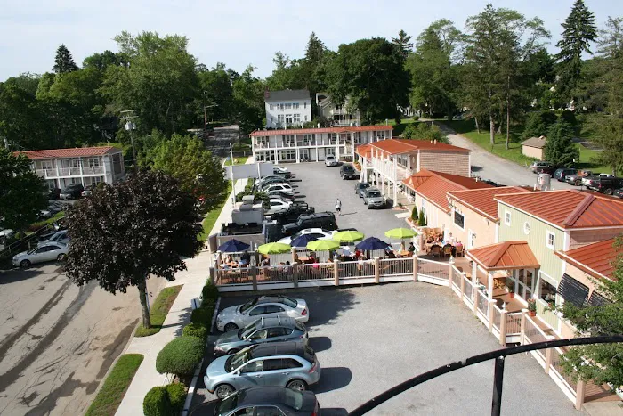 The Lake Front Hotel 4