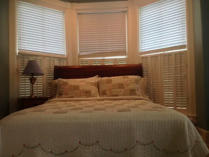 Glen Avenue Suites 4