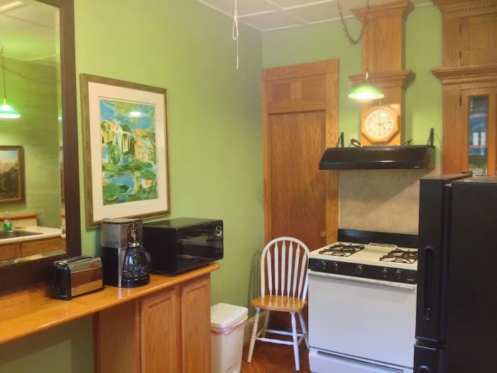 Glen Avenue Suites 4