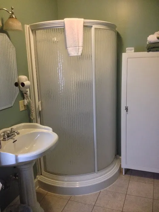 Glen Avenue Suites 4