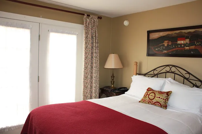 The White House Inn 4