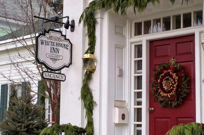 The White House Inn 4