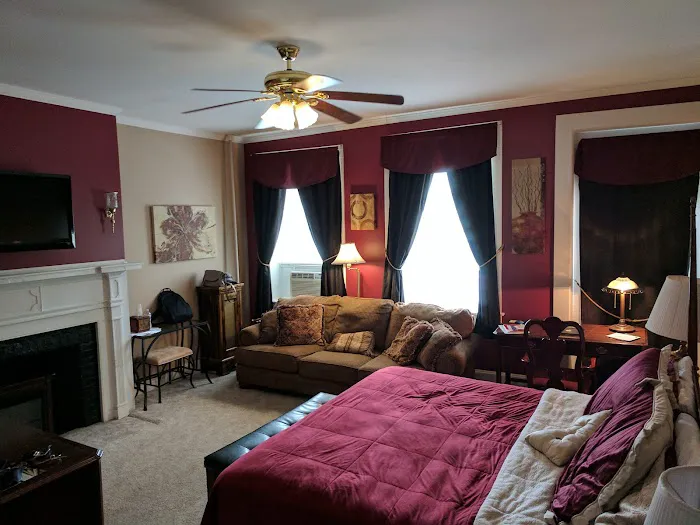 Tunnicliff Inn 4