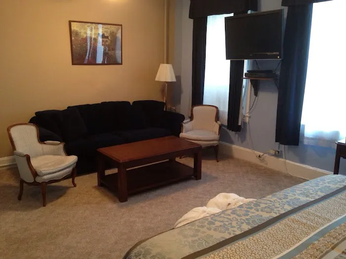 Tunnicliff Inn 4