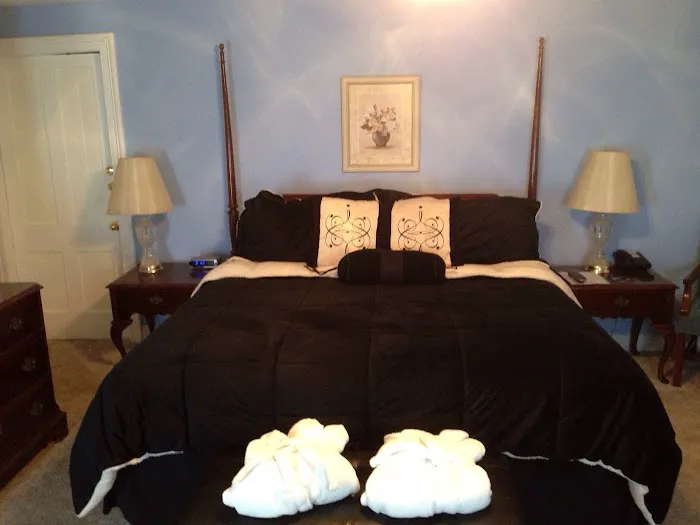 Tunnicliff Inn 4