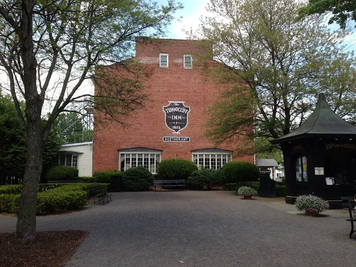Tunnicliff Inn 4