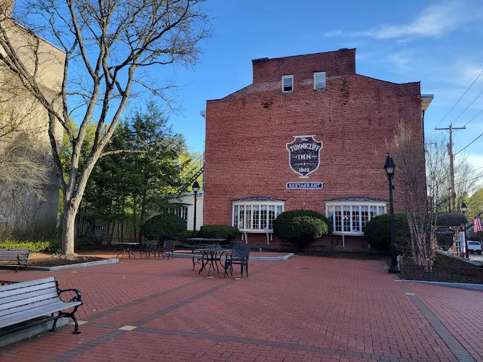 Tunnicliff Inn 4