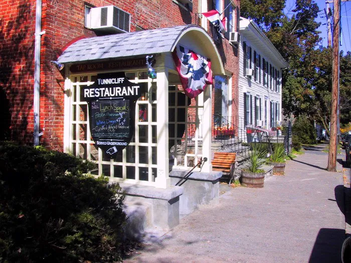 Tunnicliff Inn 4